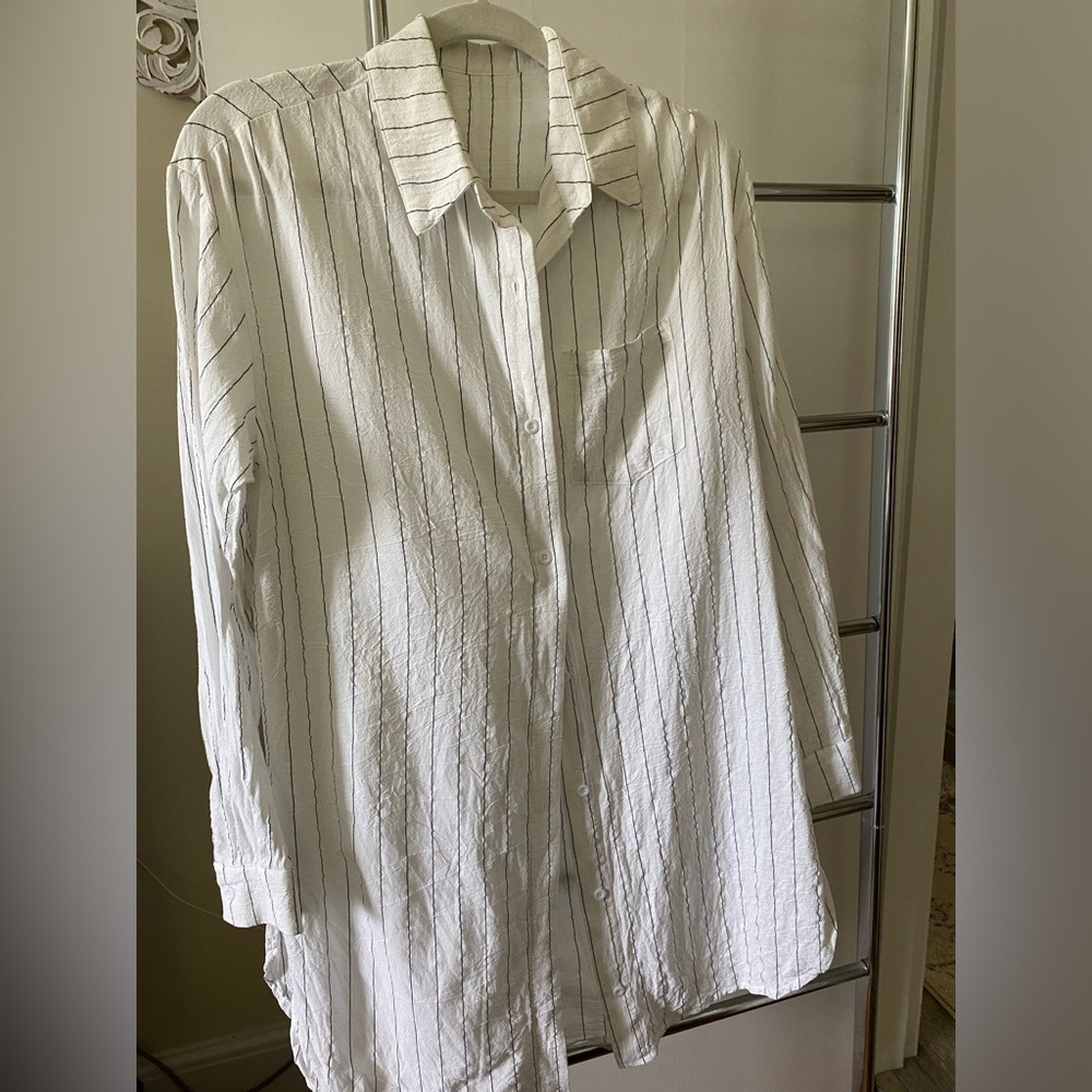 Womens Linen Blend Cover up.  Light weight . Worn once.